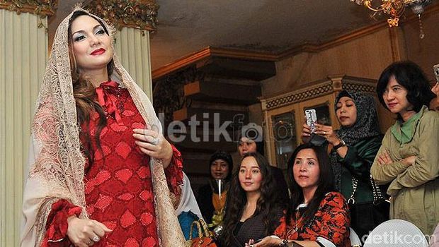 Dhani Pasang Foto Pernikahan dengan Maia, Isu Risty Tagor Lepas Hijab