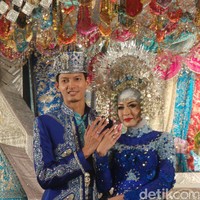 Seperti Chicco, Fedi Nuril pernah bikin baper para wanita karena menikah secara mengejutkan. Sebelum meminang Vanny Widyasati di awal tahun 2016, pemain Ayat-ayat Cinta tersebut memang tidak diberitakan berpacaran. Ternyata Fedi dan Vanny menjalani taaruf dan memutuskan untuk langsung menikah tak lama setelah berkenalan. Foto: M.Iqbal Fazarullah Harahap