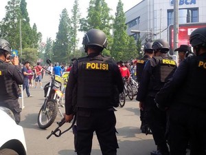 Puluhan Polisi Bersenjata Lengkap Jaga CFD di Dago Bandung