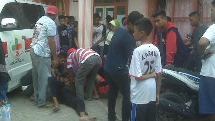 Dua Remaja Tergeletak di Jalan, Satu Tewas & Satu Kritis