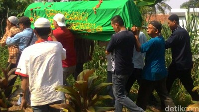 Rais Korban Bom Thamrin Dimakamkan