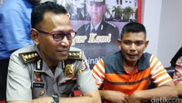 Kabid Humas Polda Aceh Kombes Saladin menggelar konferensi pers terkait penyerahan diri Nasrul di Mapolda Aceh jalan Teuku Nyak Arief Banda Aceh, Minggu (17/1/2016).