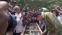 Peresmian masjid di Rusun Marunda dan Rusun Komaruddin ditandai dengan penandatanganan prasasti oleh Ahok.