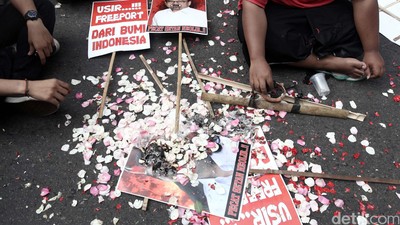 Dukun Demo Freeport di Istana Wapres