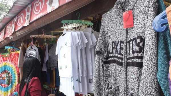 Tenang saja, wisatawan bisa tawar-menawar harga. Silakan menawar sampai harga yang didapat sesuai selera (Afif/detikTravel) Tenang saja, wisatawan bisa tawar-menawar harga. Silakan menawar sampai harga yang didapat sesuai selera (Afif/detikTravel)