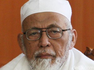 Jokowi Disebut Minta Baasyir Dibawa ke RS Pakai Helikopter