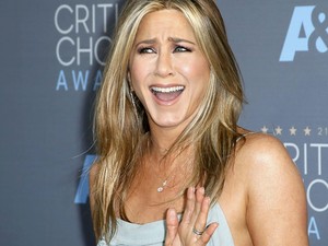 Jennifer Aniston Sesalkan Gaya Rambutnya Sendiri