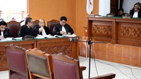Mantan Direktur Utama PT Pelindo II RJ Lino tak hadir dalam sidang praperadilan ini.