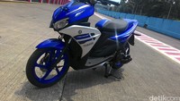 Motor ini mengusung mesin berpendingin cairan sehingga suhu mesin stabil dan performa lebih maksimal.