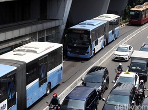 Saat Warga Tinggalkan Kendaraan Pribadi, Namun Headway TransJ Belum Teratur