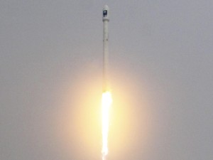 Sukses Bawa Satelit ke Orbit, Roket SpaceX Meledak Usai Mendarat