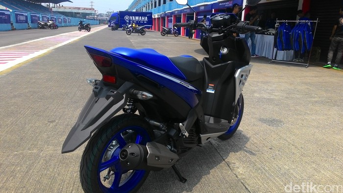 Pegangan Penumpang di Aerox 125LC Tersembunyi, Ini Alasan Yamaha