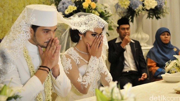 Aryani Fitriana dan Donny Michael resmi menikah