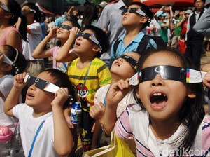 Tiket Pesawat Habis, Masih Ada 1001 Jalan untuk Nonton Gerhana