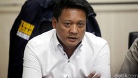 Polisi sudah memeriksa Hani dan Jessica. Bahkan sudah melakukan penggeledahan di kediaman Jessica. Namun hasilnya belum jelas, apakah ada keterkaitan mereka dengan racun di minuman Mirna. 