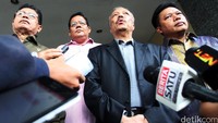 Komisi Kepolisian Nasional (Kompolnas) mengutuk keras aksi yang dilakukan beberapa orang dengan meledakkan sebuah pos polisi di kawasan Sarinah, Jakarta Pusat.