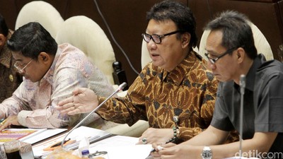 Mendagri Laporkan Hasil Pilkada Serentak 2015