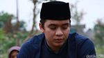 Ultah, Billy Syahputra Ziarah ke Makam Olga
