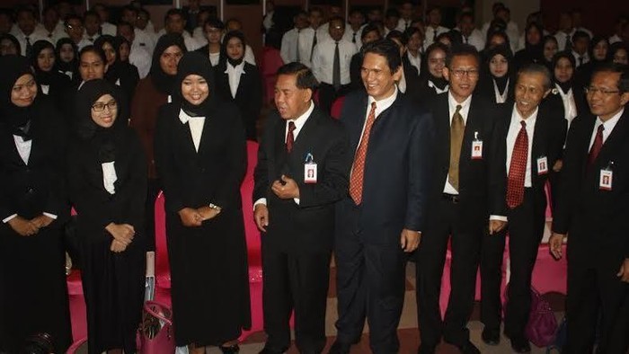 Bank Jatim Buka Lowongan 303 Pegawai Tahun 2016