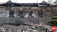 Puing sisa kebakaran Wihara Dharma Bhakti Petak Sembilan, Jakarta, Senin, (18/01/2016). CNN Indonesia/Safir Makki