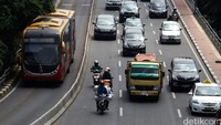 Dirut PT Transportasi Jakarta ANS Kosasih berencana membeli 1.400-2.000 unit bus baru pada tahun 2016. Pembelian itu menggunakan dana dari Penyertaan Modal Pemerintah (PMP) 2015 untuk TransJakarta.