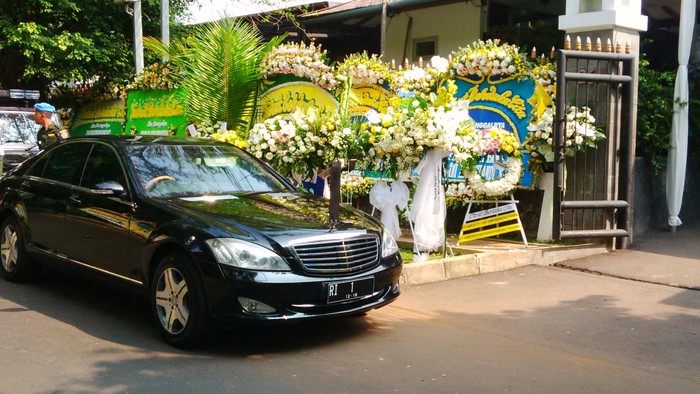 Presiden Jokowi Melayat ke Rumah Susi Pudjiastuti