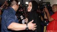 Jessica meninggalkan Polda Metro Jaya tanpa memberikan banyak pernyataan kepada wartawan.