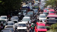 Kemacetan parah terlihat di depan Stasiun Tanjung Barat. Pool/Lamhot Aritonang/detikFoto.