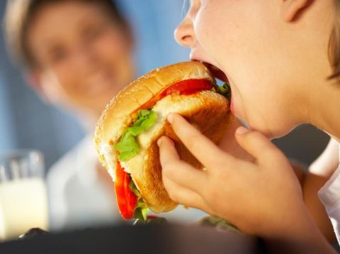 6 Cara Makan Bisa Ungkap Kepribadian, Kamu Termasuk yang Mana?