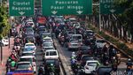 Jalan Lenteng Agung Macet Parah