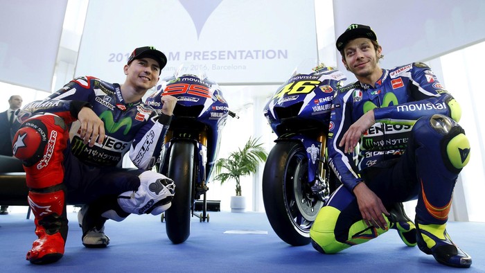Menjelang bergulirnya musim baru yang akan dimulai pada Maret nanti, Yamaha resmi meluncurkan motor baru yang akan digunakan Jorge Lorenzo dan Valentino Rossi untuk bersaing di MotoGP 2016. Motor YZR-M1 itu diluncurkan di Barcelona, Spanyol pada Senin (18/1/2016) pagi waktu setempat. Reuters/Albert Gea.