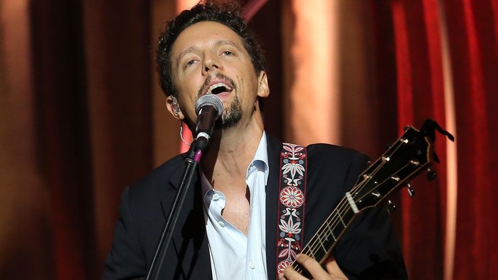 NEW YORK, NY - SEPTEMBER 21:  Singer Jason Mraz performs during the 8th Annual Clinton Global Citizen Awards at Sheraton Times Square on September 21, 2014 in New York City.  (Photo by Jemal Countess/Getty Images)