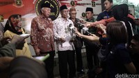 Mahkamah Partai PPP yang datang adalah Wakil Ketua Mukhtar Azis dan 5 anggotanya, yaitu Aisyah Amini, Mahfudloh Aly Ubaid, Zain Badejeber, Arman Remy, dam Ramly Nurhapy.