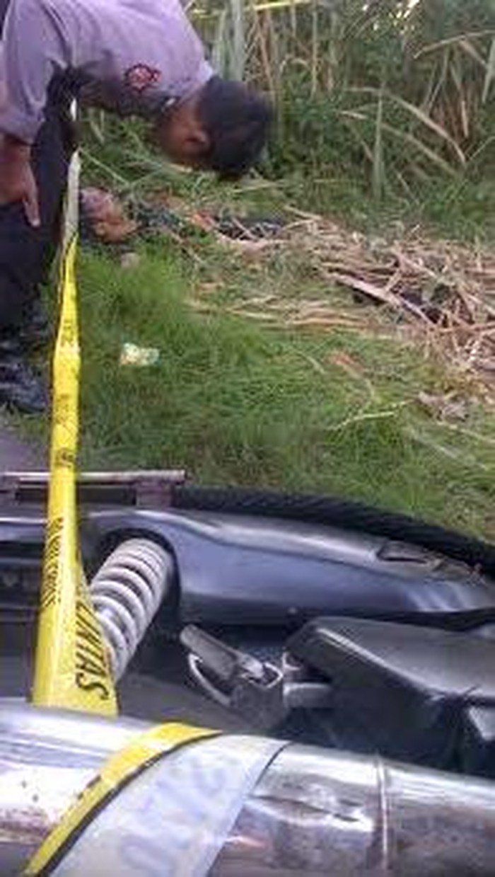 Mayat Pria Bertato Ditemukan Tergeletak di Jalan