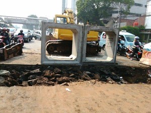 Ada Perbaikan Gorong-gorong, Perempatan Matraman Arah Salemba Macet