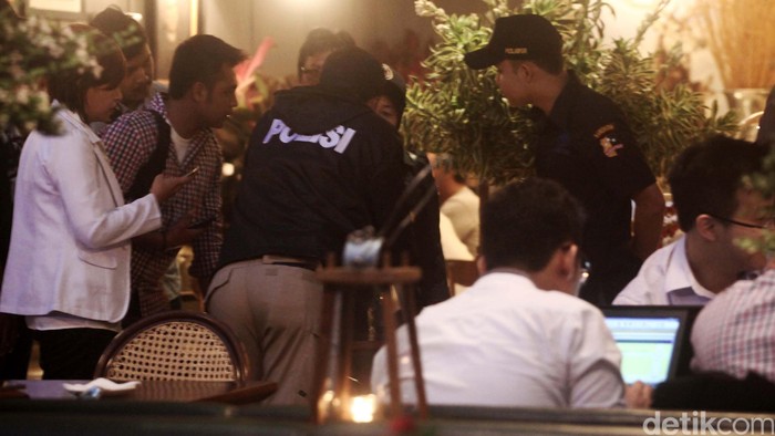 Reka Ulang Peracikan Kopi Mirna Selesai, Polisi Bawa 4 Gelas Sampel