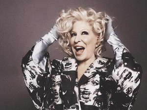 Usia 70 Tahun, Bette Midler Jadi Model Terbaru Marc Jacobs