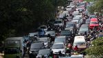 Jalan Lenteng Agung Macet Parah