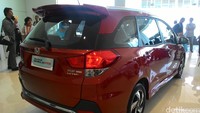 Untuk Mobilio, perubahannya ada di interior dan eksteriornya. Dashboard, pelek, dan lampu sein berubah.