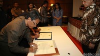 Tujuh pengadilan negeri melakukan penandatanganan Pakta Integritas.