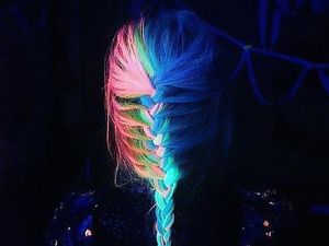Glow In The Dark Rainbow, Warna Rambut Pelangi yang Terang Dalam Gelap