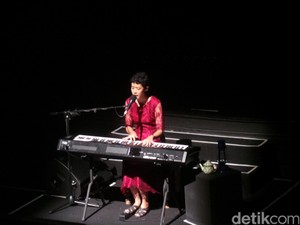 Membius Indra Perasa di Konser Tentang Rasa Frau