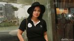 Titi Kamal Bergaya dengan Topi Fedora