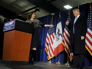 Si Cantik Sarah Palin Nyatakan Dukungan untuk Donald Trump