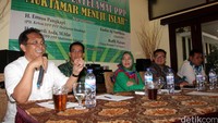 Pengamat Hukum Tata Negara Refli Harun bersama Politisi PPP, Endin AJ Soefihara, Syafa Illiyin, Emron Pangkapi serta Epyardi Asda menjadi pembicra dalam Diskusi Publik Kaukus Penyelamat PPP, di Jakarta, Rabu (20/1/2016). Pool/Lamhot Aritonang/detikcom.