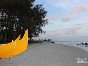 Serdang, Pantai Cantik Untuk Saksikan Gerhana di Belitung