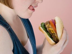 Mengatasi Banyak Makan Ketika Stres