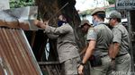 Satpol PP Bongkar Bangunan Liar di Manggarai
