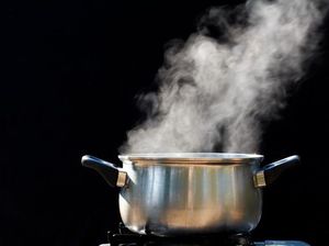 Awas! Sering Mandi Air Hangat Bikin Kulit Ketiak Jadi Sensitif