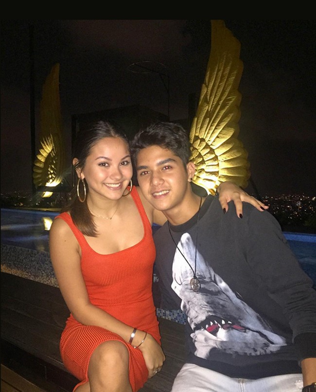 Al Ghazali baru saja melamar Alyssa Daguise. Dalam unggahannya di Instagram, aktor tersebut meminta sang kekasih untuk menikahinya dengan prosesi romantis di Danau Como, Italia.  Foto: Dok. Instagram/alghazali7